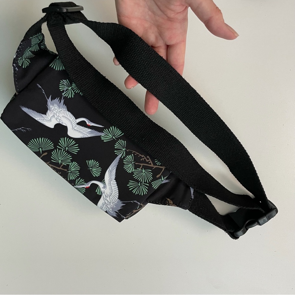 Hot Styles Belt Bag Fanny Pack Asian Cranes Botanical Double Zip Pockets Black - Picture 15 of 16